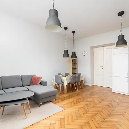 Dietla Avenue Charm *