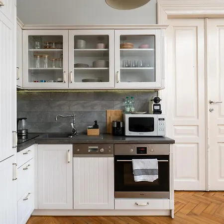 Dietla Avenue Charm By Bookinghost *